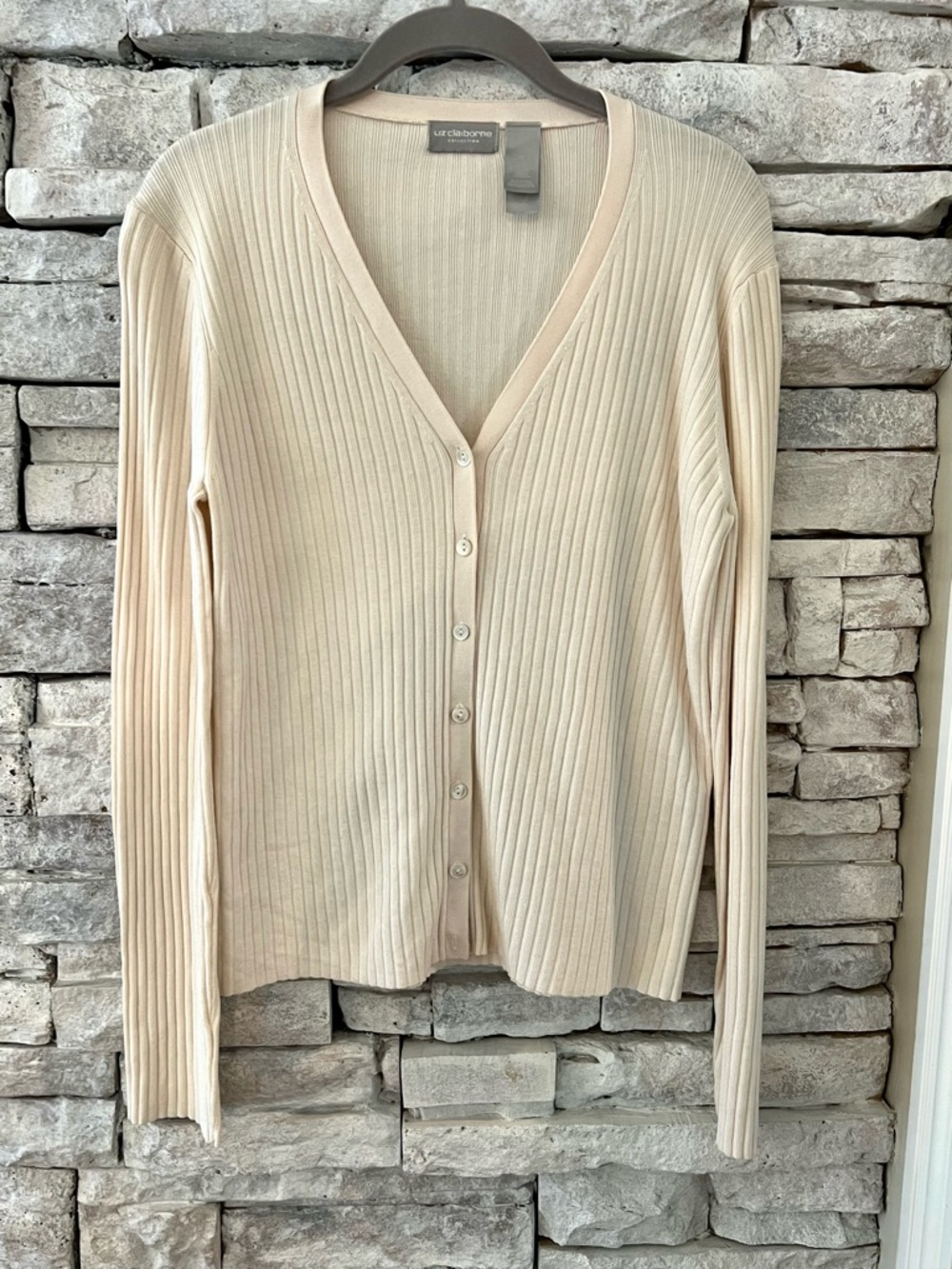 Liz Claiborne Cream Ribbed V-Neck Button Cardigan Minimalist Sweater Size Medium